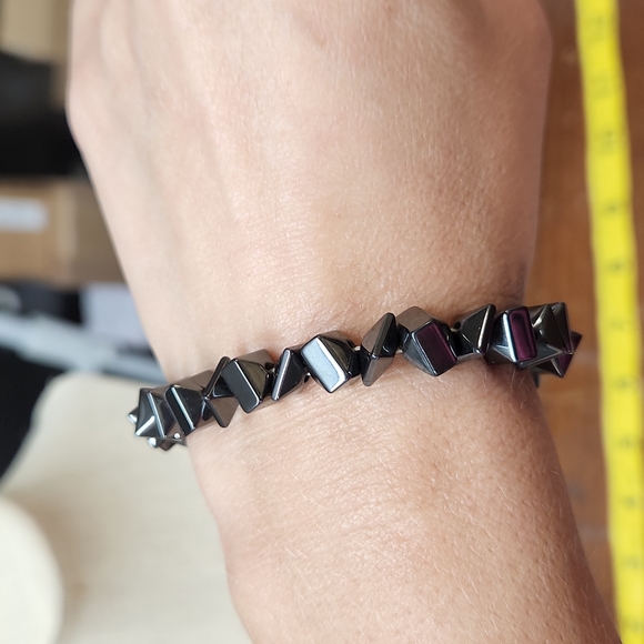 $5☃️Hematite Chunky Geometeric Stretchy Bracelet - Picture 2 of 4
